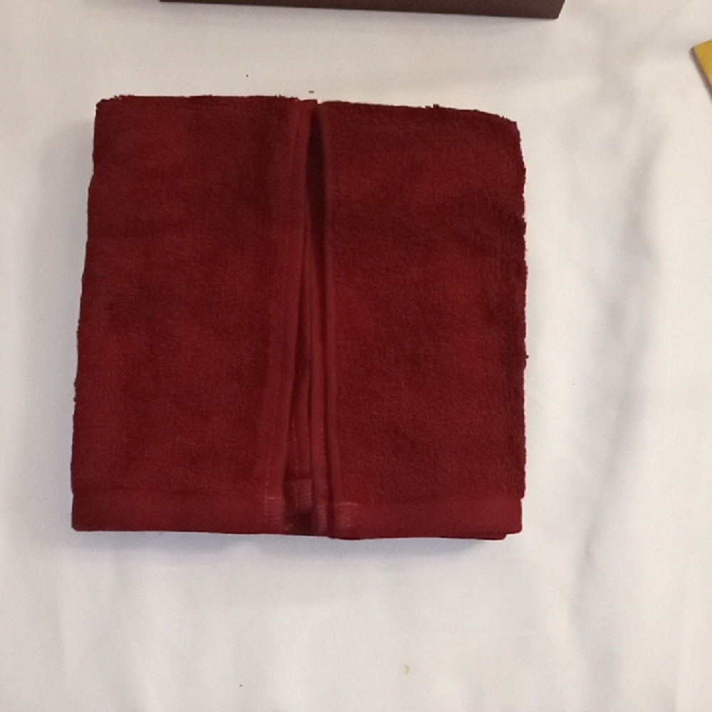 Gucci Burgundy hand Towel Authentic - Picture 4 of 4
